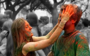 couple-celebrating-holi-graphic