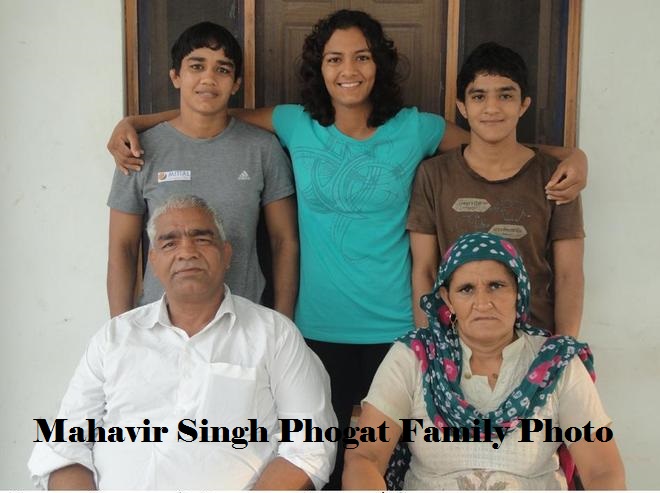 Mahavir Singh Phogat family Pics